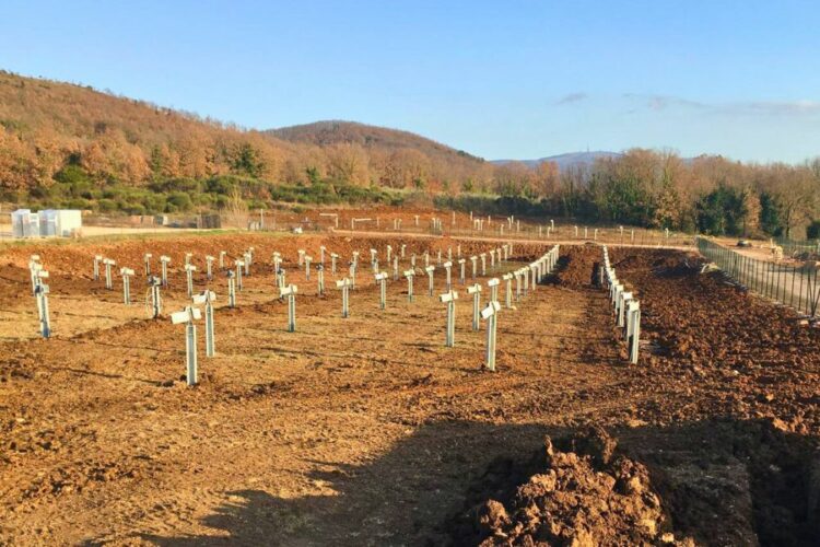 Scopri i vantaggi dell'“installazione di pannelli solari per aziende”. Risparmia energia, usufruisci di incentivi e migliora la sostenibilità.